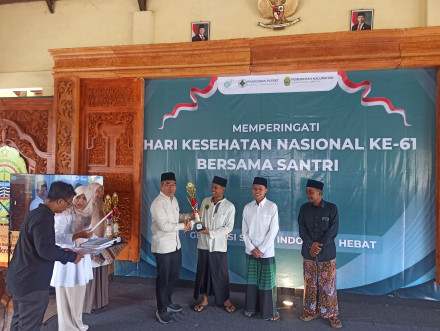 Foto Hari Kesehatan Nasional bersama Santri ke 61